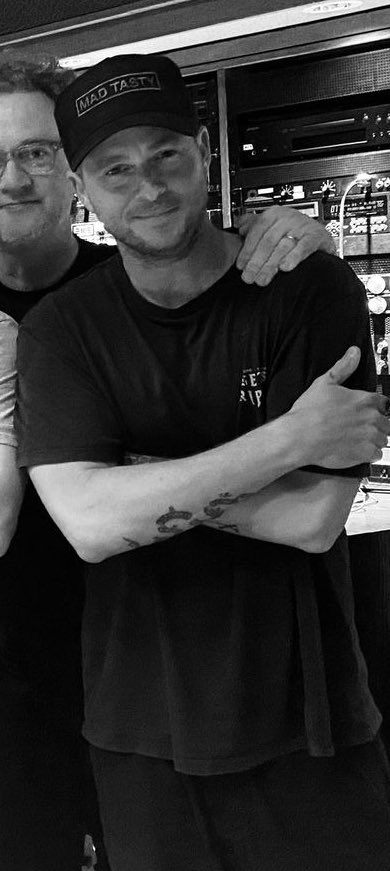 deacybreakfree's tweet photo. rox and i are literally seeing onerepublic..literally RYAN TEDDER live on SATURDAY...THIS MAN??? https://t.co/Lhv8b4yHO5