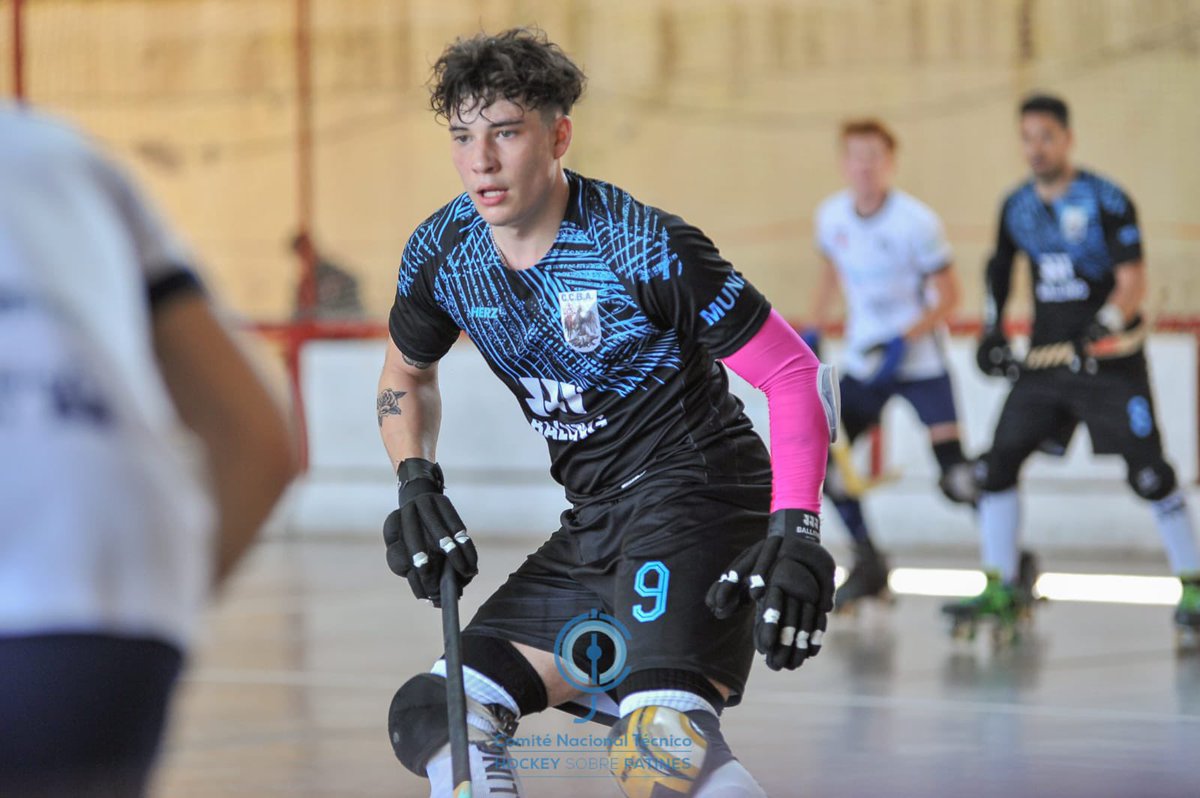 FedPortPatin's tweet photo. #HockeySobrePatines 🥅🏒

2DA jornada del Campeonato Argentino Senior Masculino.

•GEBA #geba
• CARP #river 
• CCBA #ciudad
• CAH #huracan
📸 #comitenacionalarg

#Patin #CampeonatoArgentino #Campeonato #Argentino #Masculino #CAP https://t.co/ENWCsYzChV