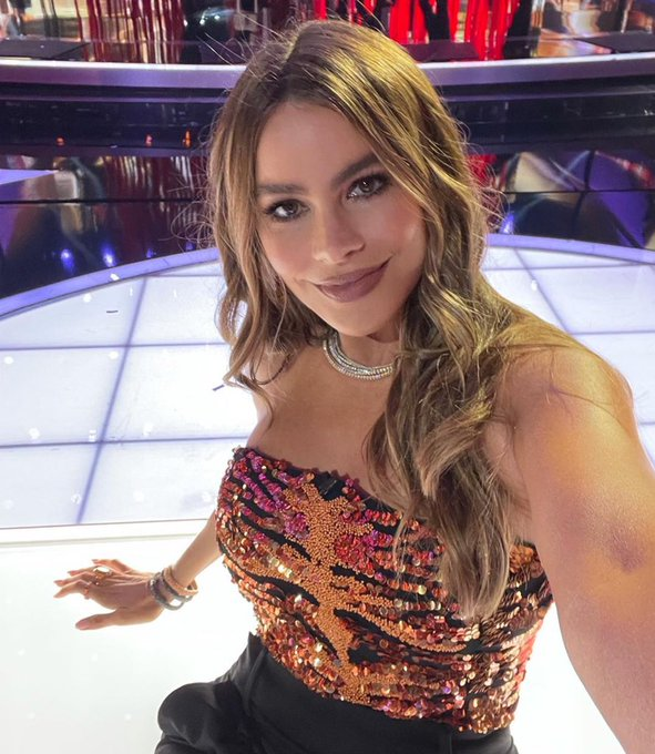 joshualeclair1's tweet photo. You are looking beautiful, Sofia! @SofiaVergara, #AGT https://t.co/ND8ioCbzlX