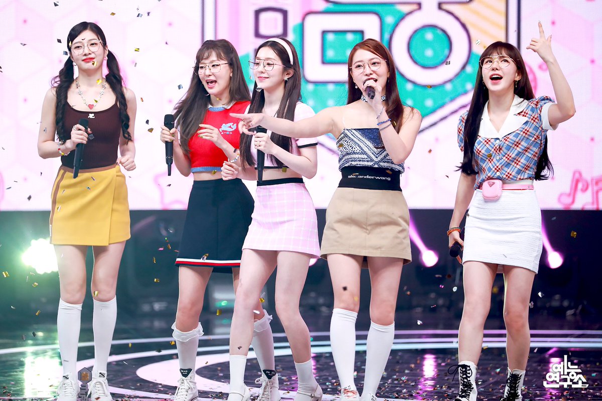Baejoohyunews's tweet photo. [PHOTO] 210828 #REDVELVET #IRENE <#Queendom> Encore — MBC ‘Show! Music Core’ @RVsmtown #Queendom3rdWin

🔗 https://t.co/opuNFV9t8l https://t.co/jAURm04vWB
