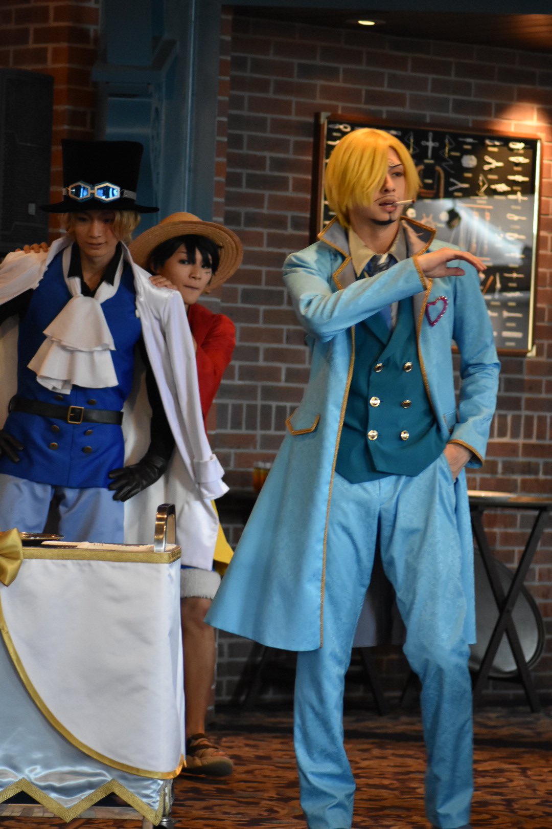まー W A Twitter 9 1 サンレス サンジくん格好いいし サボの後ろからひょっこりルフィ可愛かった そして羨ましそうに見つめるキャベツ サンレス Usj ユニバ サンジの海賊レストラン サンジ ルフィ サボ キャベンディッシュ Usjファン