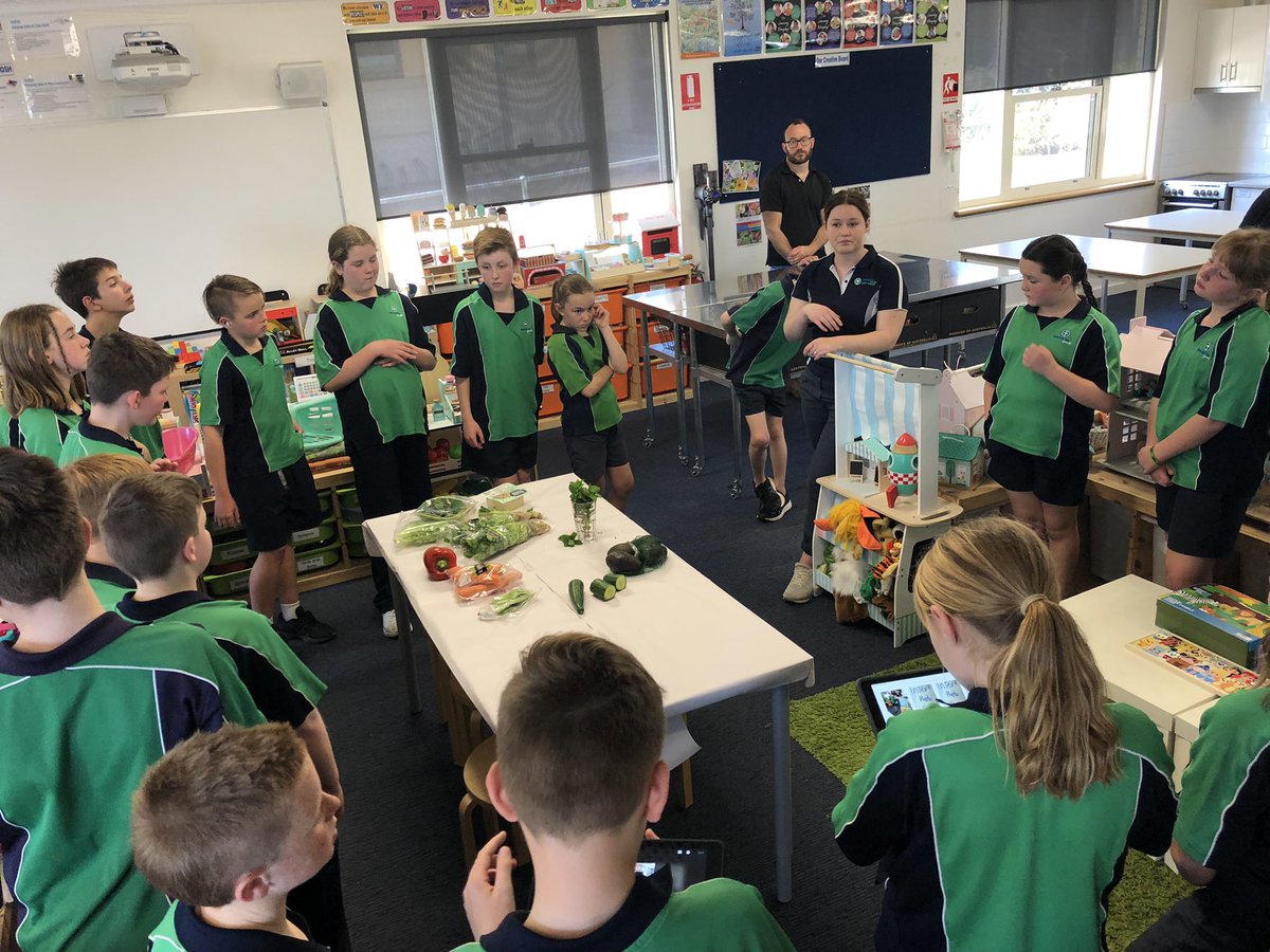 ILSGYr5's tweet photo. Hearing about our cooking focus in SAKG this morning with produce from the garden @ImmanuelGawler https://t.co/dX9F0kwM7j