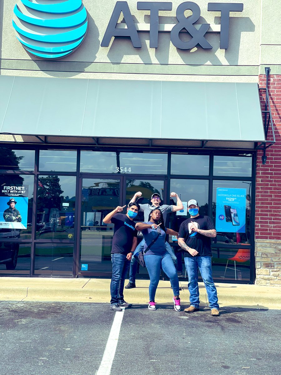 Congratulations <a href="/AlexusRoberson1/">Alexus Roberson</a> in her new role as an ASM! You are one of the best RSC I've ever worked with, you will bring success everywhere you go! You'll be missed! Don’t worry me and @JohnPhilpott01 will hold the fort down for you! #att #farewell #trio #camo