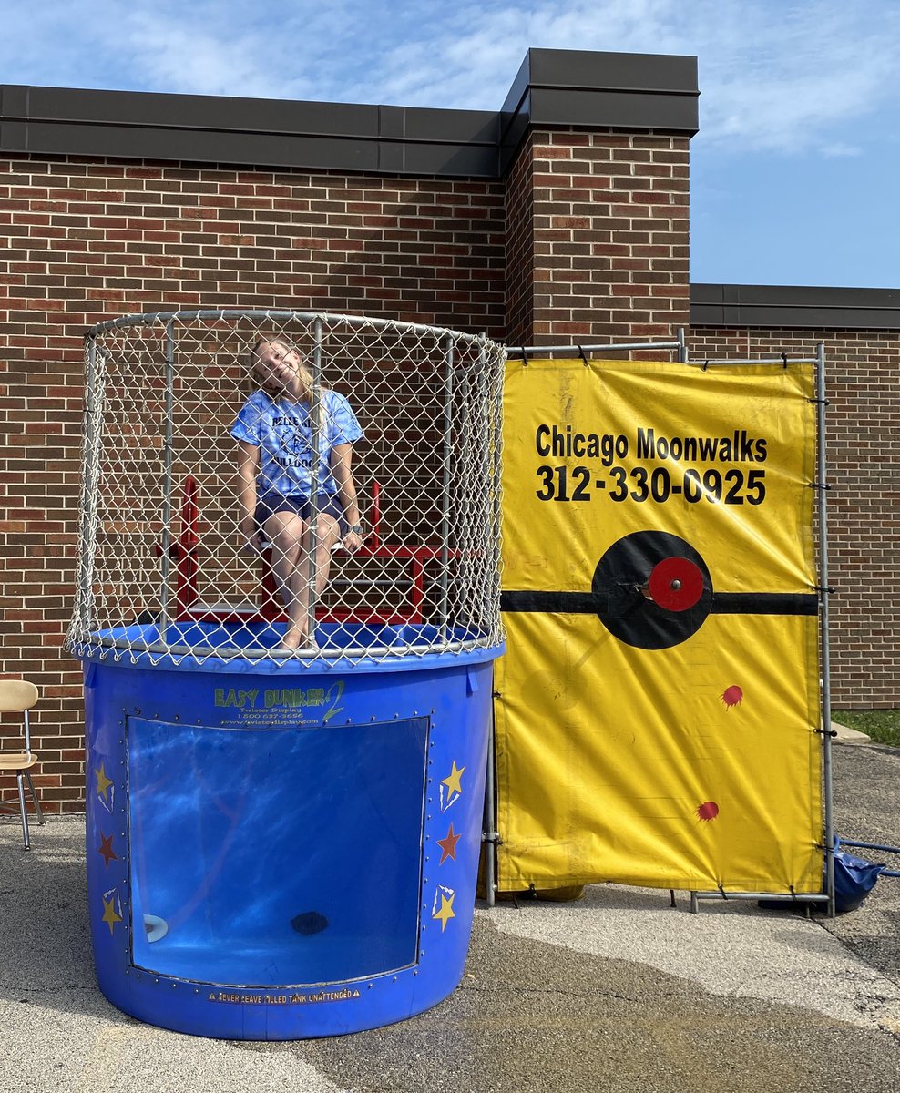 TeachMsErickson's tweet photo. Thank you to the Belle Aire PTA for an awesome Back to School Bash! I had so much fun getting dunked, over and over again! @DGDistrict58 #dg58pride #belleaire https://t.co/pTCU6XiI90