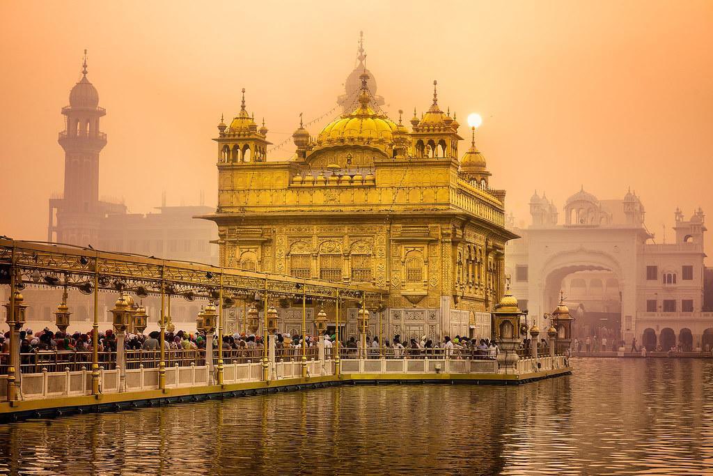 basantark's tweet photo. Early morning, at the Golden Temple. Amritsar https://t.co/b1r0CBAfNe