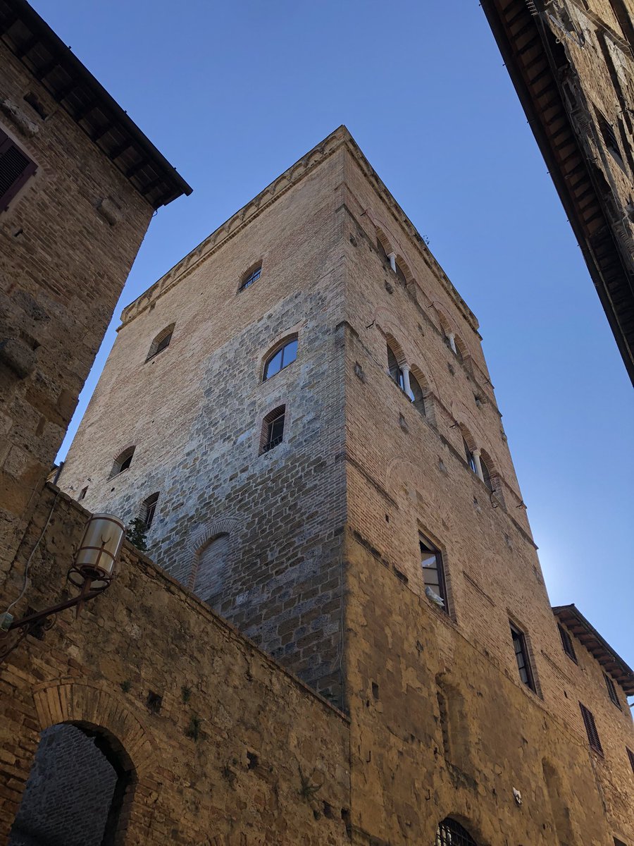 f_girasole's tweet photo. Medieval walking☀️🏰
Innamorata 😻 https://t.co/QLaM6J8yUq