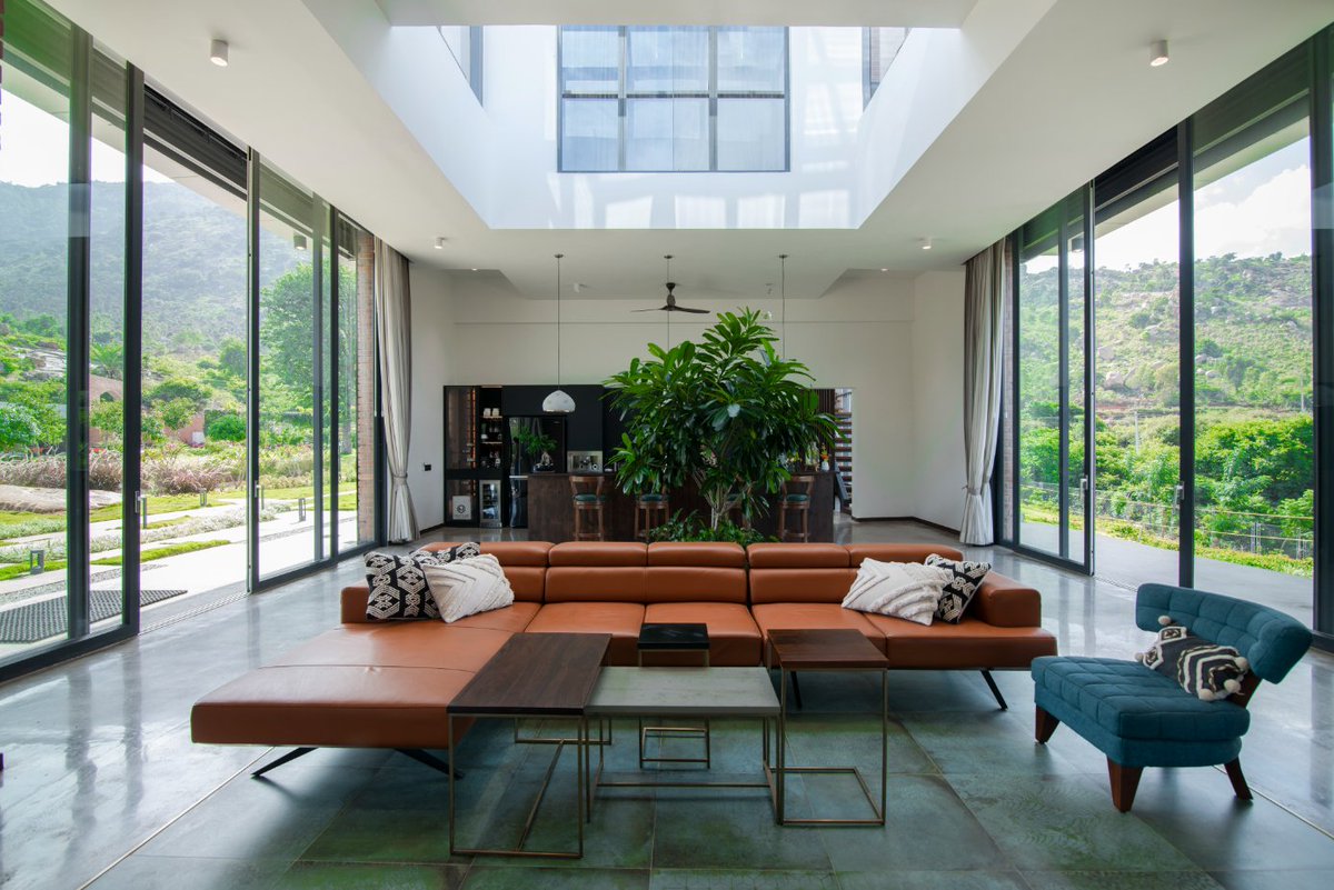 archinterind's tweet photo. #AIExclusive: This weekend home in Nandi Hills by @CubeArchitects  is inspired by its location
A 30 mins drive out from the hustle of Bangalore, nestled at the base of the picturesque Nandi Hills, this weekend home has a bit of everything for a relaxed laidback life. https://t.co/p3Ml5FDrUu