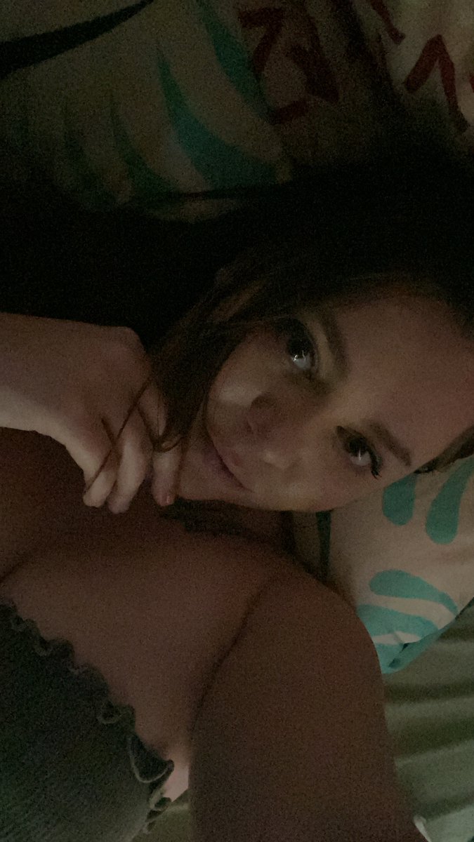 EffyLeeB's tweet photo. Why are all the photos I take so dark 😂 https://t.co/n7SQsD2PYb