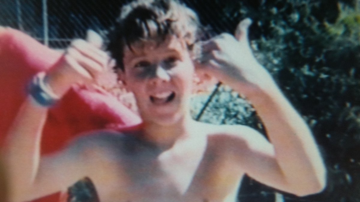The years go by so quickly! Today, on Tim's 41st birthday, we lay flowers on his grave as we have done for the 28 years instead of celebrating as a family. We all miss him so much <a href="/WendyParry4P/">Wendy Parry</a> @peacefoundation <a href="/ColinParryPeace/">Colin Parry OBE</a>