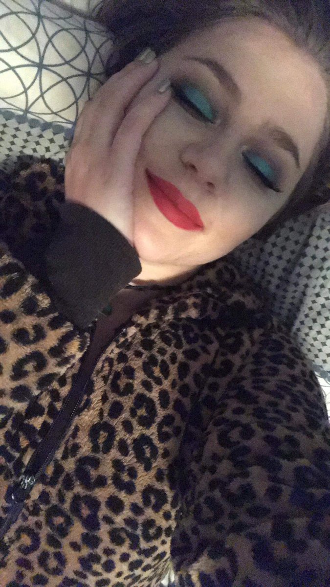 EffyLeeB's tweet photo. Onesie weather always. Cheetah print 😎 https://t.co/ygUpTRfVdU