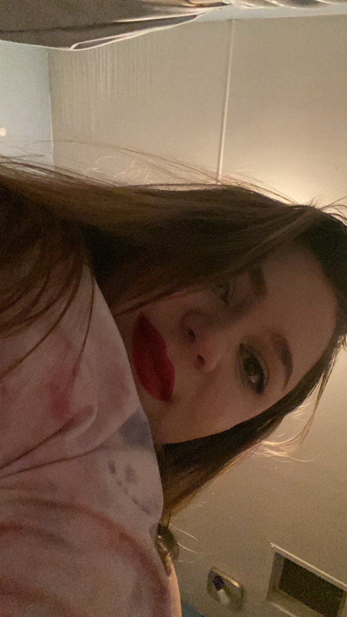 EffyLeeB's tweet photo. Rocking the red lip ❤️👄 lately https://t.co/Gg2RSmu48M
