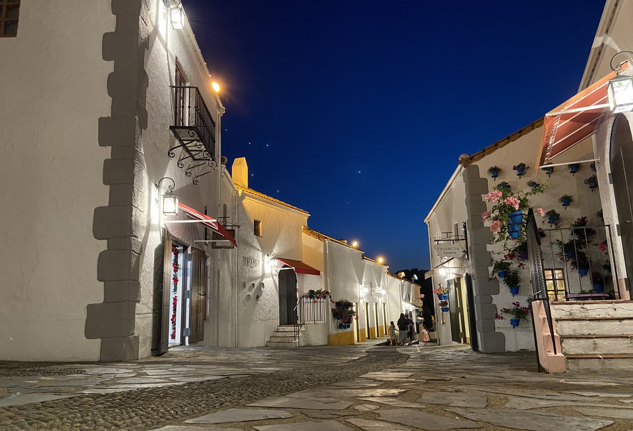 すけ ｄ パルケ垢 志摩スペイン村の夜景すごいの Iphoneクオリティでこの綺麗さ 笑 志摩スペイン村 T Co Lzebsrzlxr Twitter