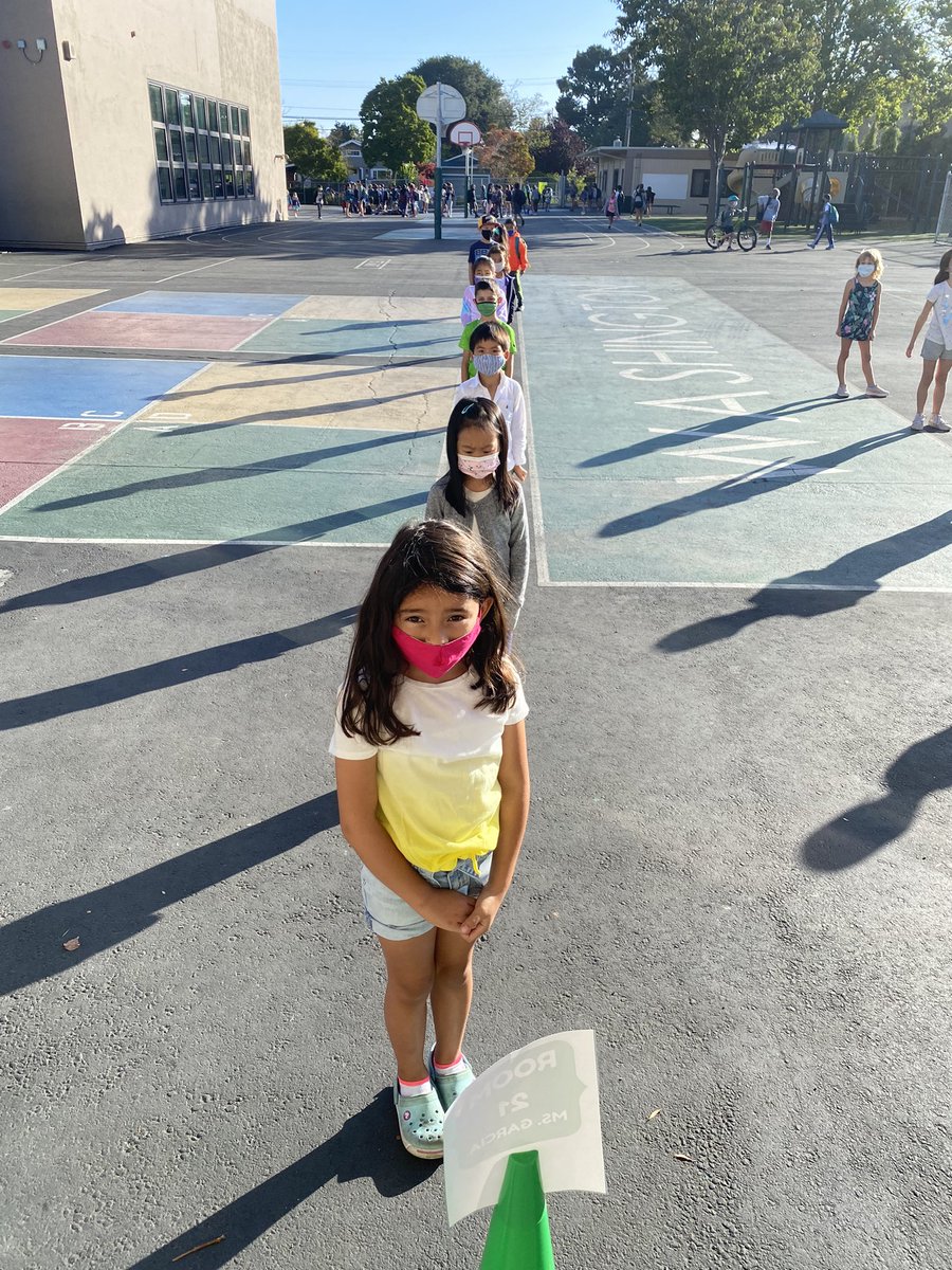 WESWildcatsBSD's tweet photo. Super ⭐️ Wildcats mask up, line up, and stay distanced during lunch! https://t.co/kBlMvEtObn