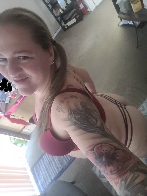 Need someone to bend me over and grab these hips https://t.co/tTC2mvRvDG<a href="/tag/mvsales"class="tags"><span>#mvsales</span></a>