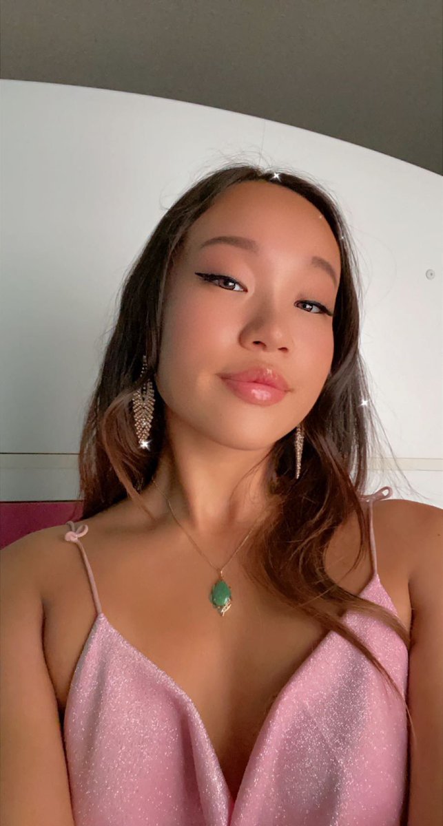 thuongtiff's tweet photo. feeling ✨expensive✨ tonight https://t.co/4L7oO6mIL9