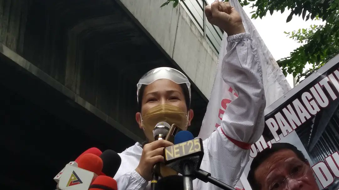ABWorkComm's tweet photo. Nakikiisa ang Anakbayan - Workers Committee sa panawagan ng mga healthworkers para sa nararapat na sahod at benepisyo para sa kanila at pagpapanago kay Duterte at Duque sa naging palpak na tugon nila sa pandemya!
#OustDuterteNOW
#DuqueResignNow https://t.co/yYYp4xuq6c