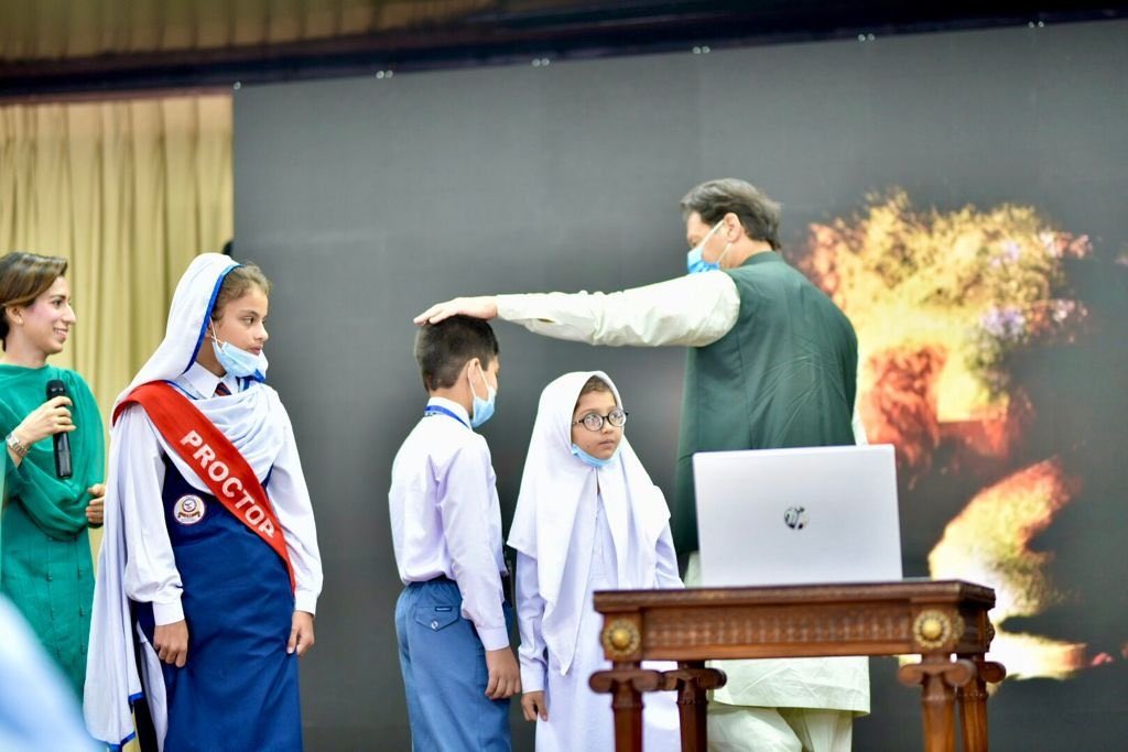 PTIofficial's tweet photo. Prime Minister @ImranKhanPTI will launch the Ehsaas Education Stipends programme today, aimed at providing financial assistance to the deserving households for the education of their children at primary, secondary &amp; Higher secondary levels. https://t.co/Q1Zv55kt3M