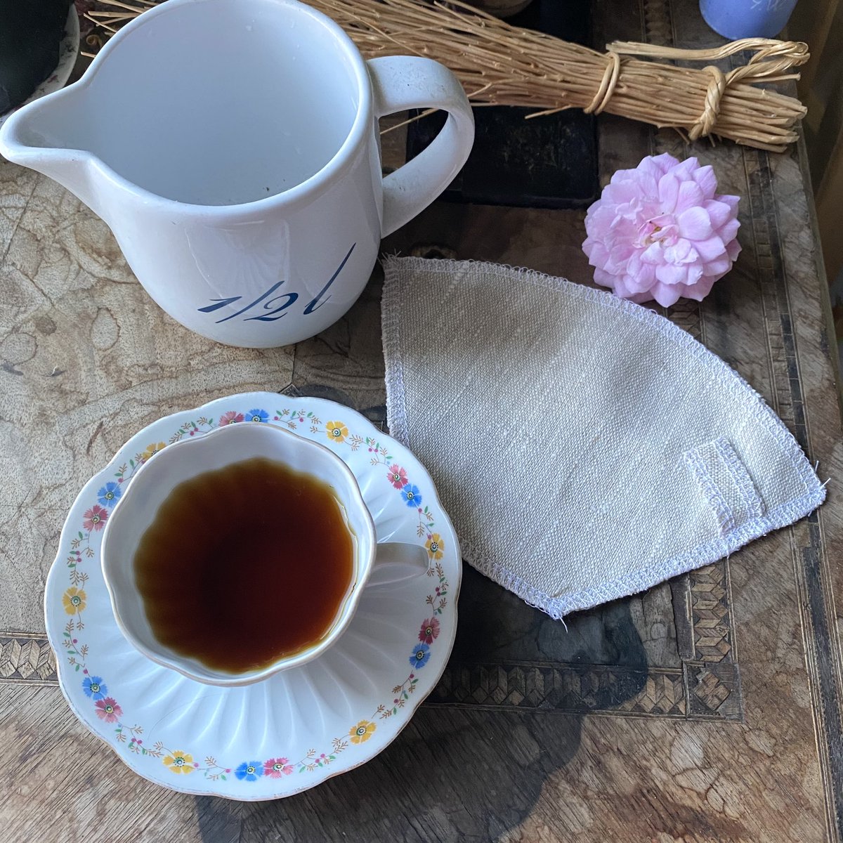 Leonora_fi's tweet photo. Hyvää huomenta☀️
Ihanaa keskiviikkoa☕️

https://t.co/1yUXJDjcwi

#aamukahvit #leonorafi #kahvi #kestosuodatinpussi #zerowaste #hållbarlivsstil #kaffe #coffee #coffeetime #coffeelover #kahvikuppi #countrycharm #cottagedecor #pienyrittäjä #sisustus https://t.co/ZqCTWBbkF4