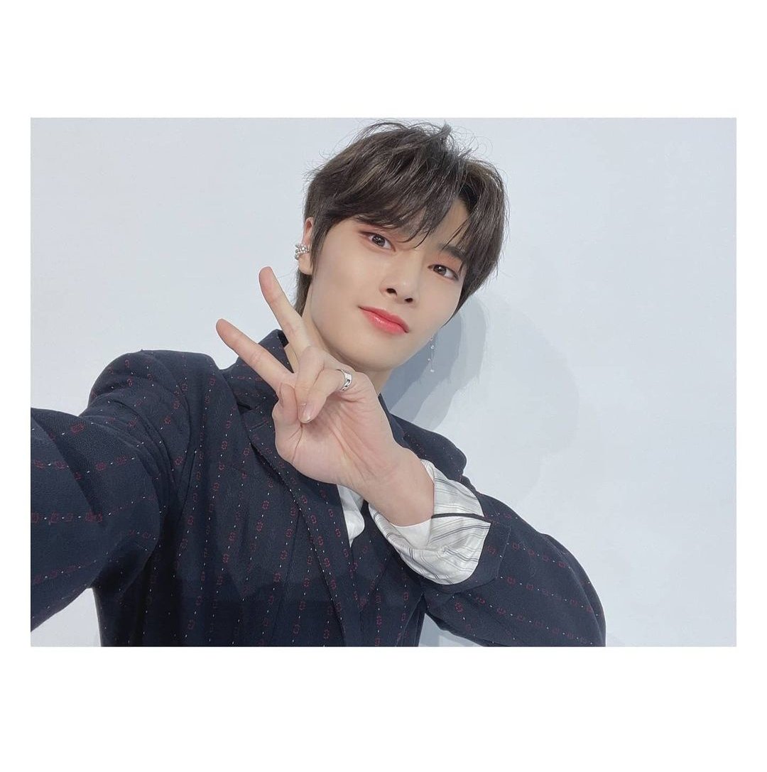 BillyHopeCB's tweet photo. @LittleBirdf @LeeHxechxn_B — Amigo Hae te deseo lo mejor junto a tu esposo, y Tae espero que seas muy feliz con él. Felicidades a los dos. https://t.co/XFK7bKc0yO