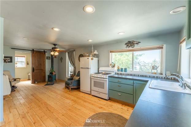 HomesteadwView's tweet image. Homestead with a view is officially for sale. redfin.com/WA/Orondo/105-…