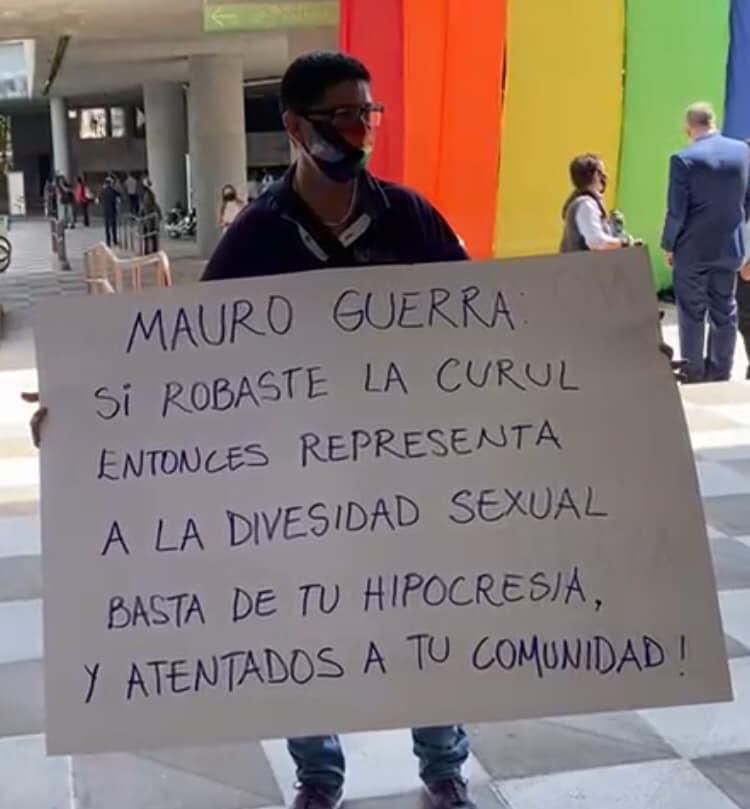 SalvadordelaHos's tweet photo. Después de días de protestas y estar presionando @TEPJF_informa devuelve espacio a la compañera @Jess_NL31 como diputada de representación proporcional por el Dtto 14 local de Gpe NL hoy tenemos #AcciónAfirmativaLGBTTTIQ en el @CongresoNL @PartidoMorenaMx @MorenaNLMX Felicidades https://t.co/A2TS8W6c2w
