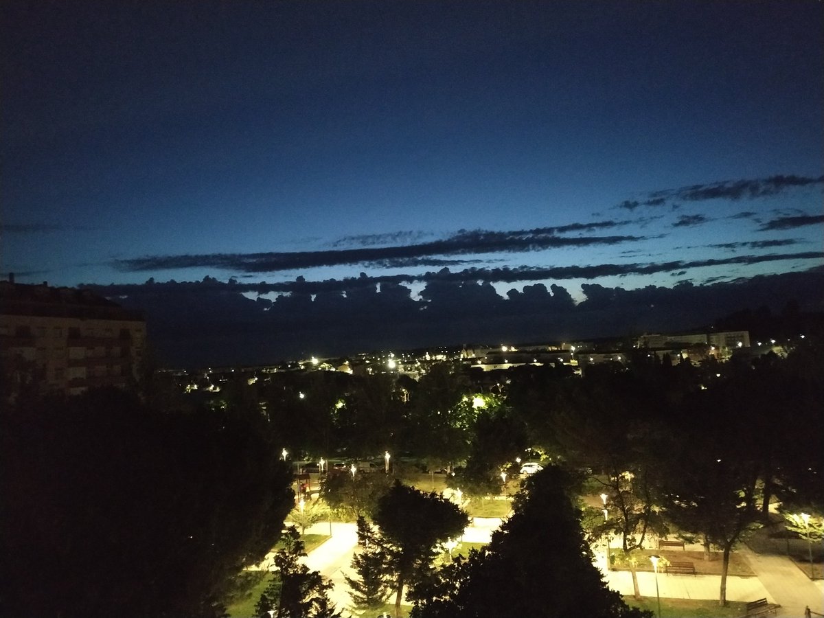 celiciosart's tweet photo. La forma de las nubes 👀 @MeteoBadajoz https://t.co/R5L7DAwUXB