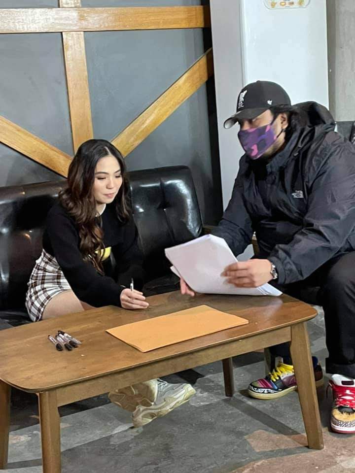 all4sharlene's tweet photo. Contract Signing 🥰❤

 ©️tita Myleen fb post https://t.co/LN1lWq98Lw