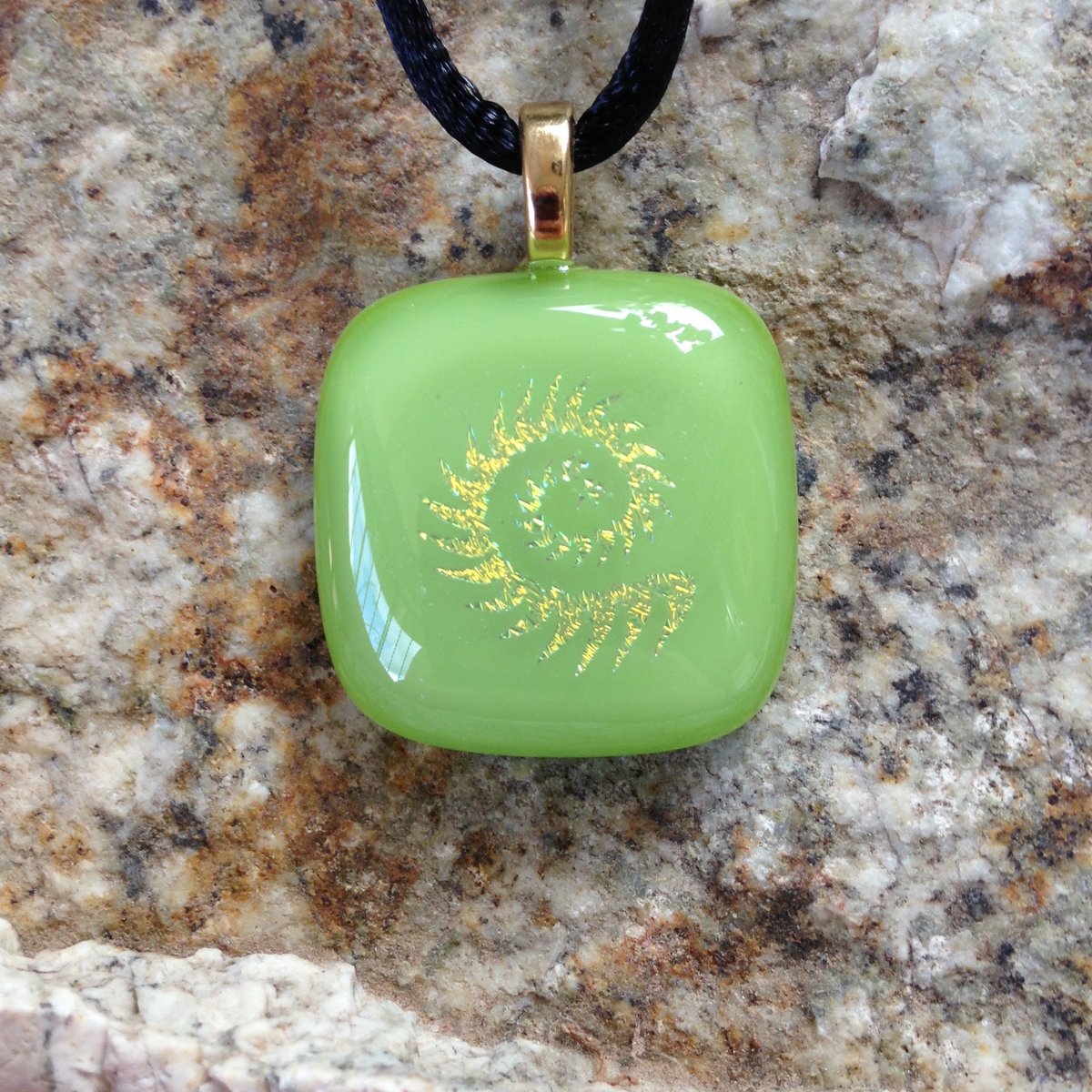 KilnKarma's tweet photo. SOLD! 🎉
So happy this #necklace found it’s new owner! #Thankful 

Find your favorite at https://t.co/zboqyFmacE

#Jewelryforher #shopping #etsyseller #fusedglass #handmade #handmadejewelry #jewelry https://t.co/pqTK5q72bn