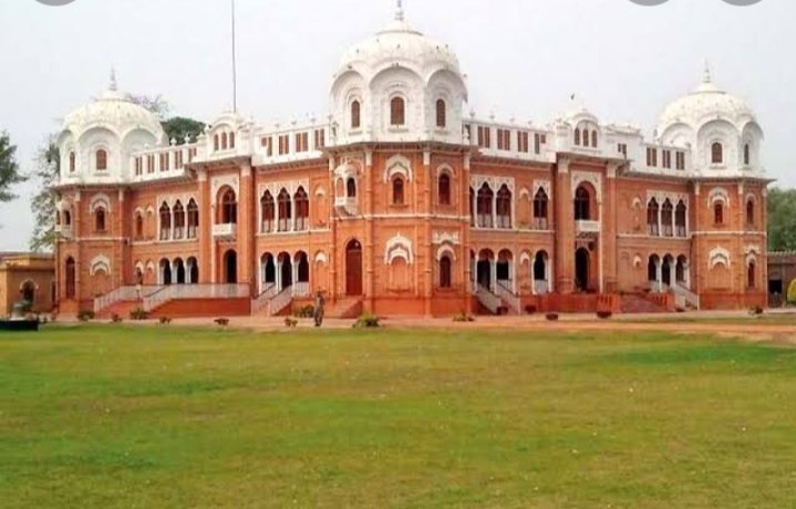 Advpakistan1's tweet photo. Darbar Mahal
#Darbar #Mahal is a #palace in the city of #Bahawalpur, #Pakistan.The #building was #built to hold #courtly #events and #government offices of the former princely state of #Bahawalpur.The #palace was built by #BahawalKhan V, and initially named #MubarakMahal. https://t.co/s7kBYGRbHJ