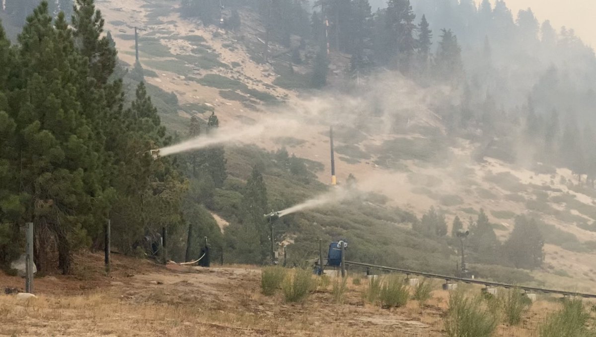 KatieKPIX's tweet photo. 1/ Snow making machines are on tonight at @skiheavenly as the #CaldorFire continues to move closer to the resort. @CAL_FIRE crews put plans together tonight to have the fire move around #Heavenly instead of burning through. Snow making machines are part of the strategy. @KPIXtv https://t.co/D6wDmUcyU9