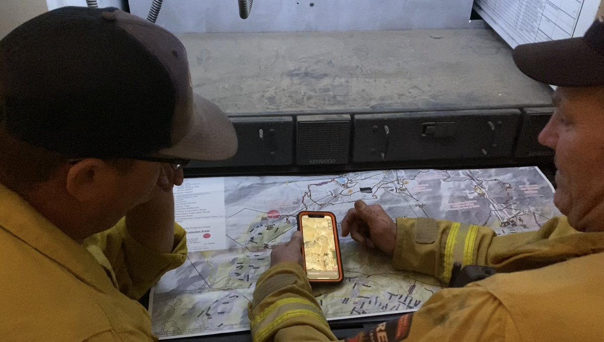 KatieKPIX's tweet photo. 1/ Snow making machines are on tonight at @skiheavenly as the #CaldorFire continues to move closer to the resort. @CAL_FIRE crews put plans together tonight to have the fire move around #Heavenly instead of burning through. Snow making machines are part of the strategy. @KPIXtv https://t.co/D6wDmUcyU9
