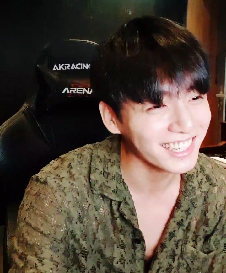 NJeonssmile's tweet image. Happy Birthday to my singer forever 💜✨

@BTS_twt
#HappyBirthdayJungkook 
#OurGiftJungkook 
#JungkookDay