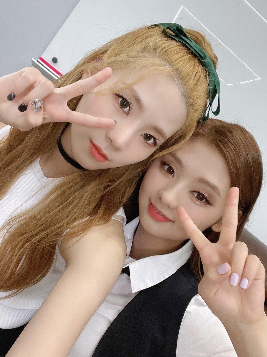 cignature_J9's tweet photo. 9월 안녀엉~~🤤❤️‍🔥🧸 #셀린짹짹

#시그니처 #cignature #셀린 #Seline https://t.co/0xtWEvf7uq