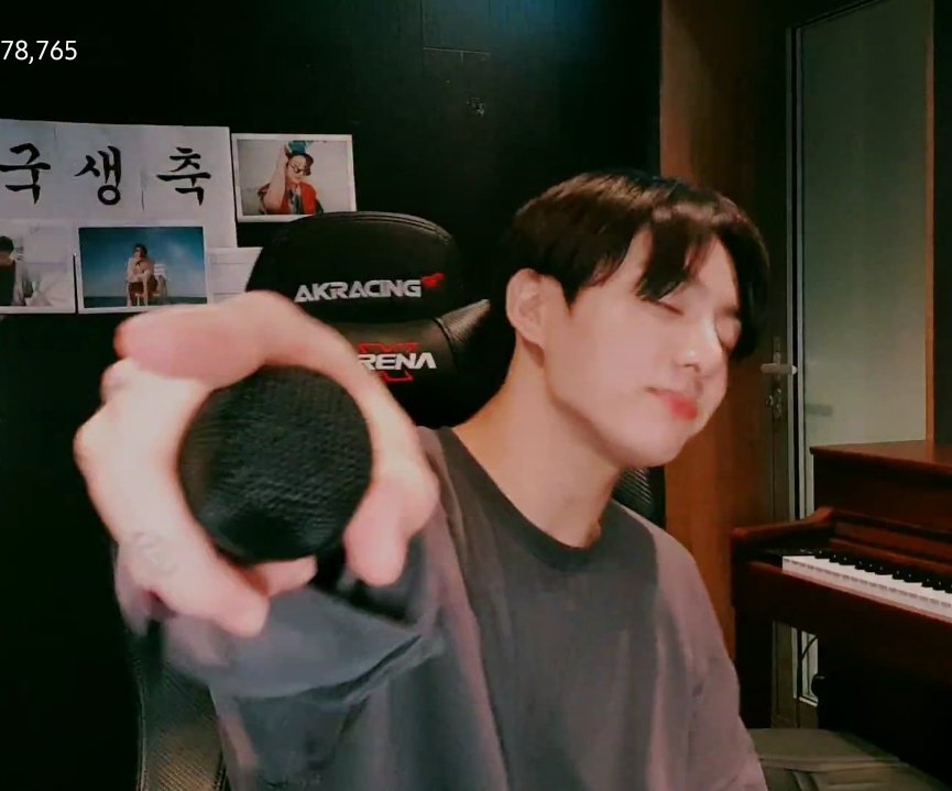 NJeonssmile's tweet image. Happy Birthday to my singer forever 💜✨

@BTS_twt
#HappyBirthdayJungkook 
#OurGiftJungkook 
#JungkookDay