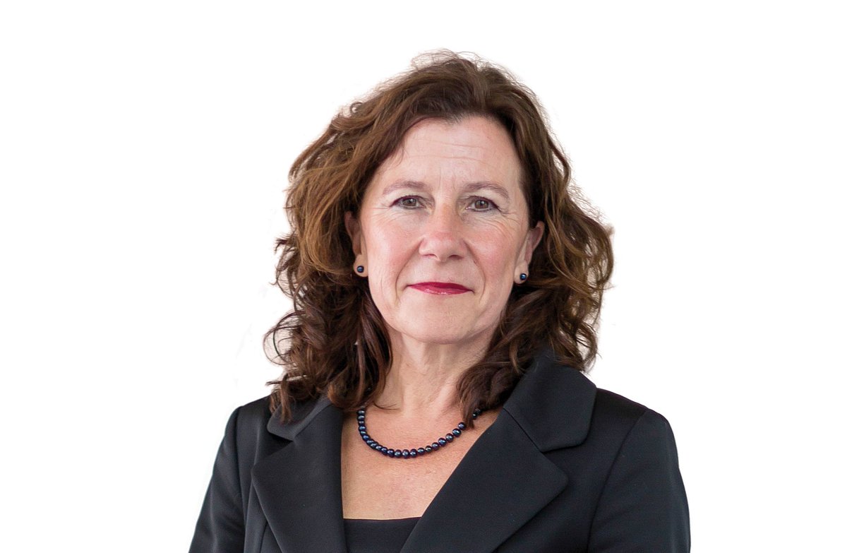 VNG Magazine (@vng_magazine) on Twitter photo Neem in september een journalist een dag mee naar je werk. Die oproep aan wethouders deed <a href="/marhendrickx/">Marcelle Hendrickx</a> voorzitter van <a href="/Wethouders/">Wethoudersvereniging</a> en (D66-)wethouder in Tilburg, onlangs in een blog. Journalisten weten lang niet altijd wat een wethouder zoal doet. vng.nl/artikelen/drie… Neem in september een journalist een dag mee naar je werk. Die oproep aan wethouders deed <a href="/marhendrickx/">Marcelle Hendrickx</a> voorzitter van <a href="/Wethouders/">Wethoudersvereniging</a> en (D66-)wethouder in Tilburg, onlangs in een blog. Journalisten weten lang niet altijd wat een wethouder zoal doet. vng.nl/artikelen/drie…