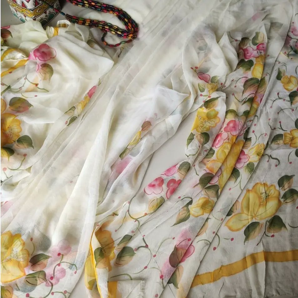 EthnicRoom's tweet photo. NEW COLLECTION ALERT: ,🎉🎉
Pure chiffon saree with hand brush flowers allover.
SHOP THESE AT: https://t.co/buceKBbht6
#new #newcollection #alert #handloom #saree #chiffon #lightweight #lightsaree #painted #handcrafted #handloomsaree #yellow #wednesdayvibes #puresilk #puee https://t.co/bLbgwF6DET