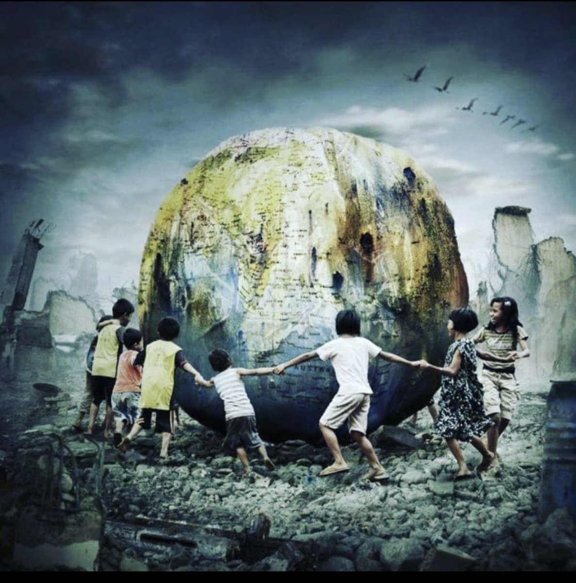 Bırakın bu dünyayı gerçekten çocuklar yönetsin.
İnanın ne savaş kalır ne de insanın insana düşmanlığı....
#1EylülDünyaBarışGünü              #günaydın