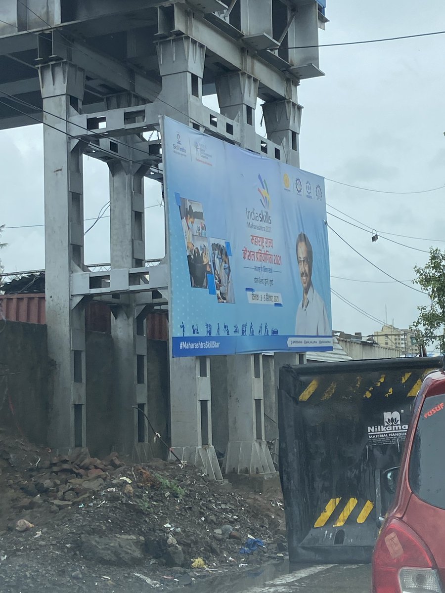 mumbaimatterz's tweet photo. Attn: @mybmcwardGN @mybmc
Tear down these #IllegalBanners put up at the jn of Senapati Bapat Marg/Mori Road Mahim immediately.

@DighavkarKiran 

#ZeroTolerance for #IllegalBanners in #Mumbai https://t.co/8F5dwdqLSN