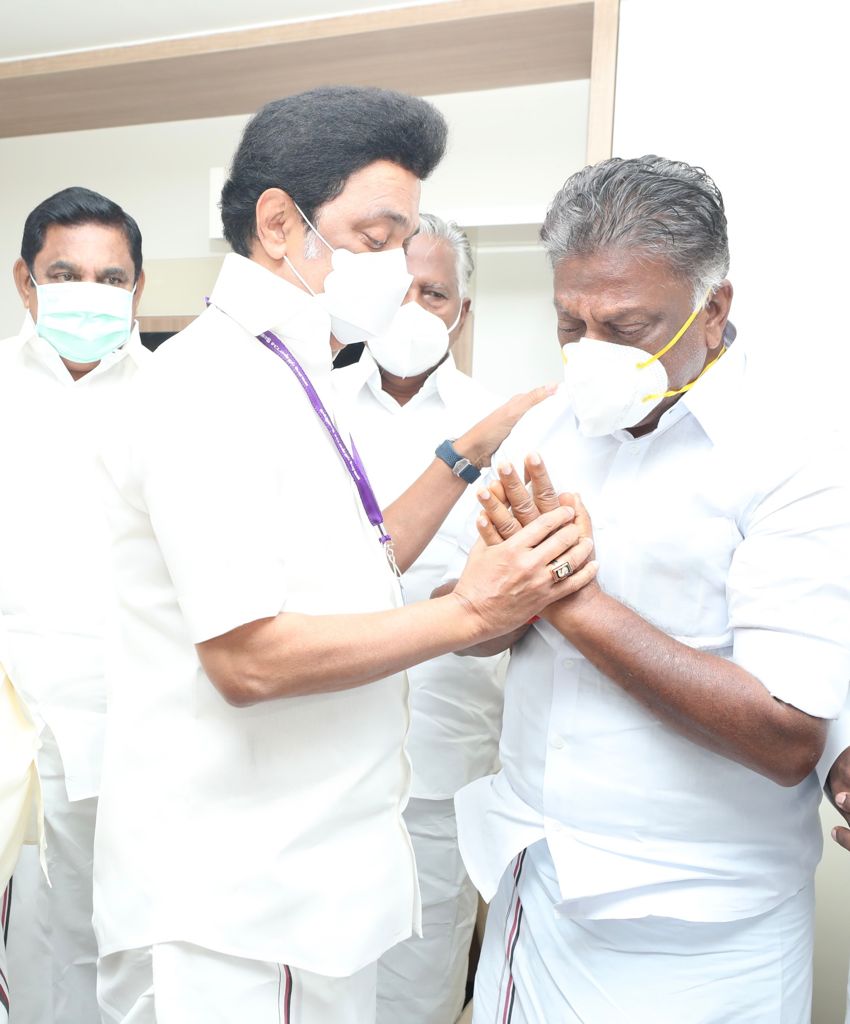 mkstalin's tweet photo. திருமதி.விஜயலட்சுமி அவர்களின் மறைவு அதிமுக ஒருங்கிணைப்பாளரும் சட��டமன்ற எதிர்க்கட்சித் துணைத் தலைவருமான அண்ணன் ஓ.பன்னீர்செல்வம் அவர்களுக்கு பேரிழப்பு.

இல்லத் துணையை இழந்து வாடும் அண்ணன் @OfficeOfOPS அவர்களுக்கும் அவரது குடும்பத்தாருக்கும் ஆழ்ந்த இரங்கலைத் தெரிவித்துக்கொள்கிறேன். https://t.co/meq8p3s6Wu