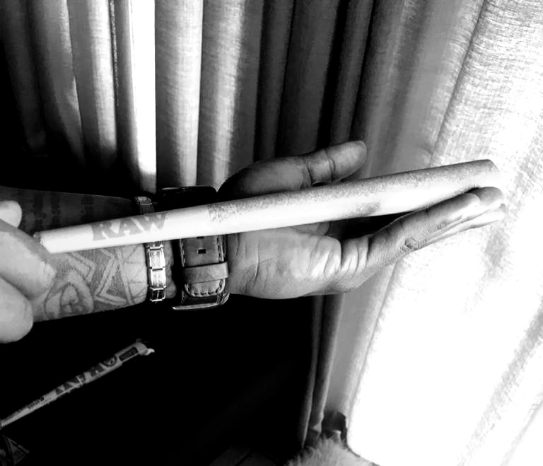 Nutty_spliff's tweet photo. That special occasion 280mm Supernatural 👻  joint ☘🌱🌿🌱🚬 ...
Bring the pizza 🍕 and we on 💚 #Mmemberville #StonerFam #CannabisCommunity https://t.co/K5E5yXsnQN