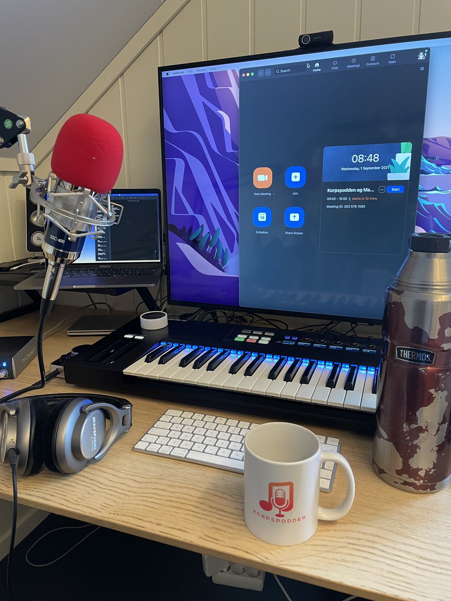 Alt klart for innspilling av ny episode! Har vi med oss en spennende gjest? -JA, det har vi!