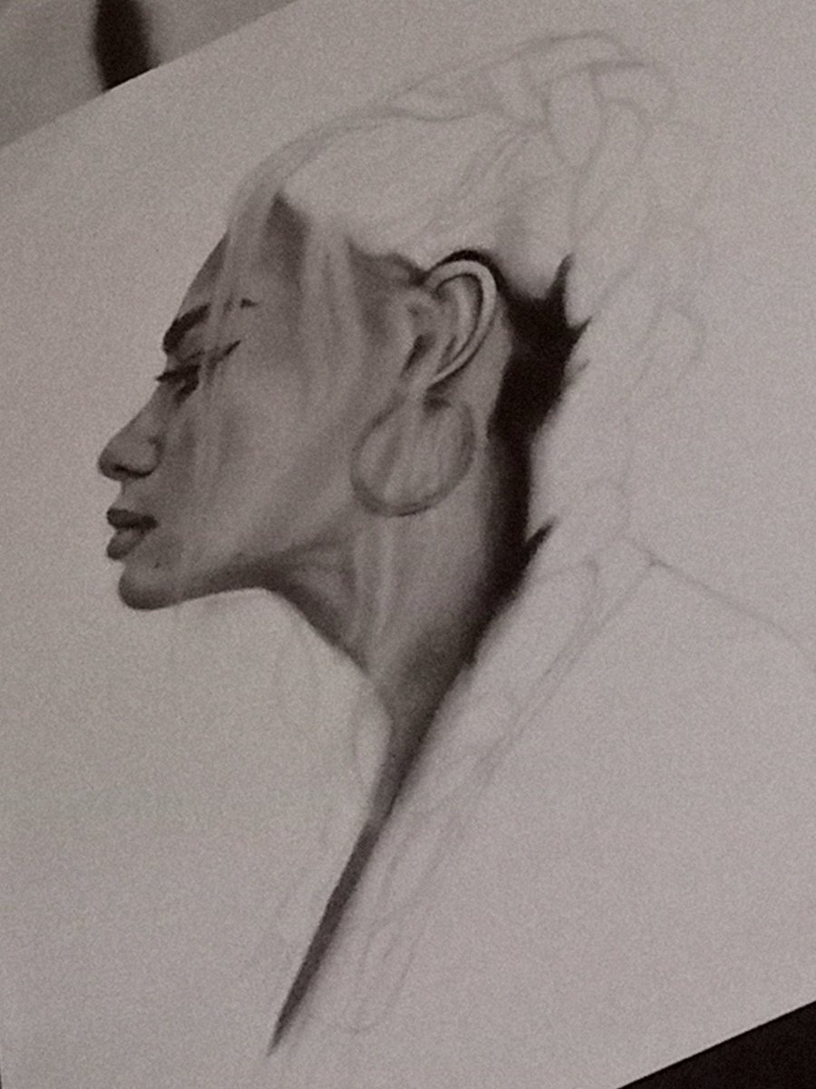 Always delighted to wake up in the morning, pick up my tools and start creating/producing something. 
Jah is always involved ✏️🖌️
.
#annorokatajoshua #artist #art #pencilart #pencildrawing #latenightdrawing #artists_sharing #pencilportrait #pencilartsworld #pencilshading #arte