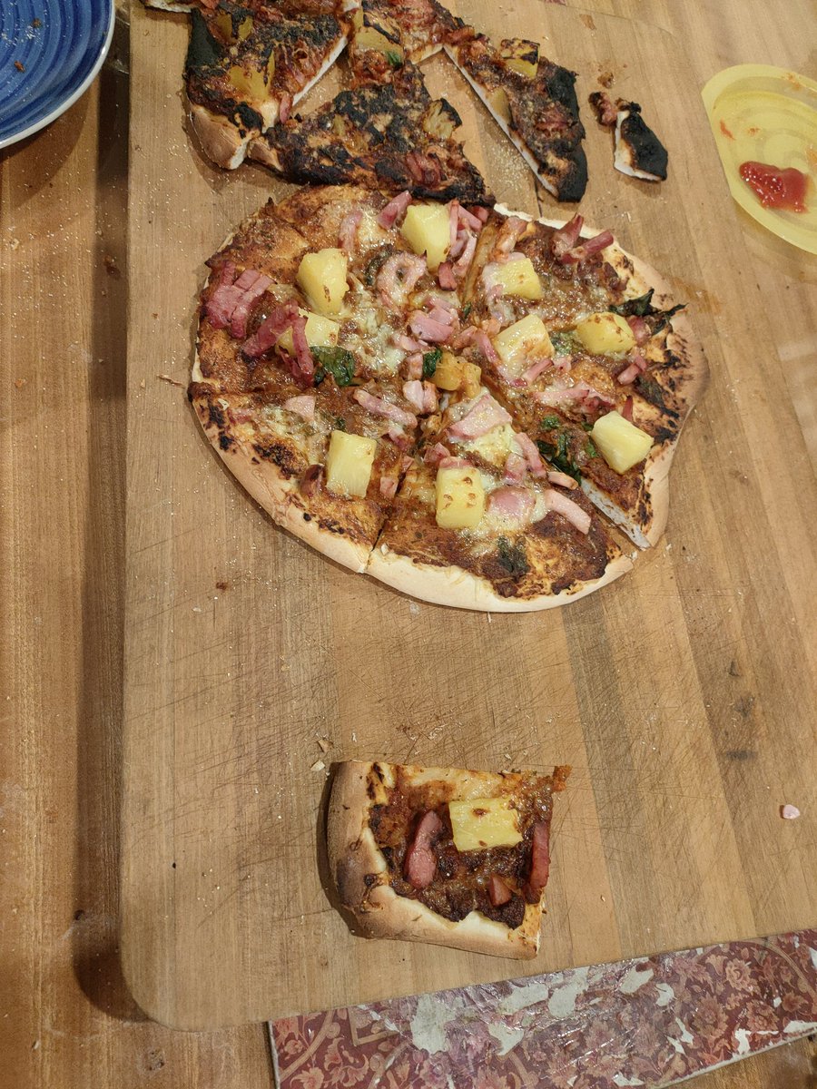 bronte7723's tweet photo. First night of Level 3 and Pizza for dinner. 

#LevelThree #Fakeaways 

Homemade for the 6yos home learning (Reading and measuring) https://t.co/X1kek4D5DB