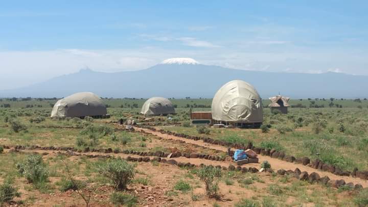 AmanyaCamp's tweet photo. Welcome to @AmanyaCamp
Location- 3 minutes drive to Amboseli Iremito Gate, the first and the only camp in this region. 

The camp is 100% Kenyan made 

100% solar powered 

All facilities 100% Mt Kilimanjaro views 
Call/WhatsApp +254720588907 https://t.co/7Wr3niGCjL
