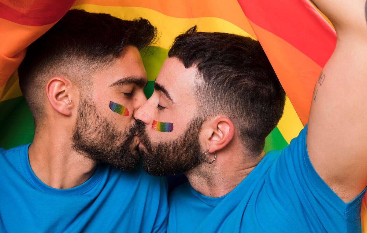 gayit's tweet photo. Il 5% degli italiani si identifica come persona LGBT e il 28% ne conosce almeno una, l'ultima ricerca https://t.co/hrgqdOXkRq #Sondaggi https://t.co/UZIZW2swRF
