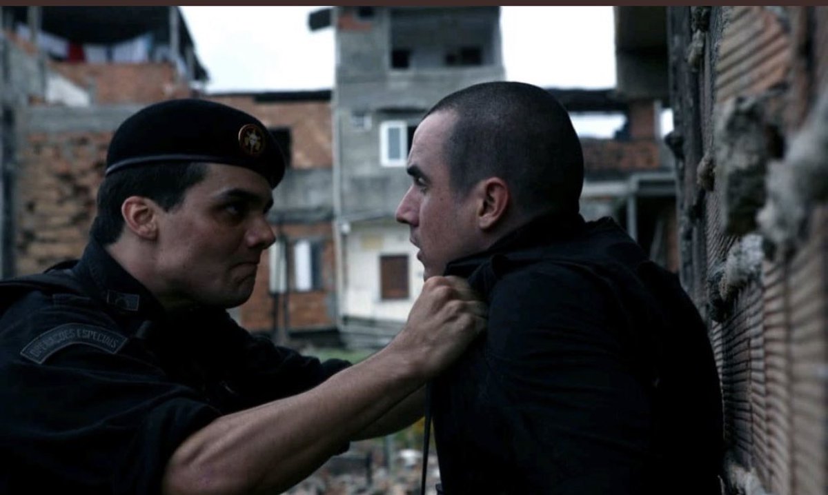 Враг внутри. Вагнер моура элитный отряд. 2 отряд враги. Элитный отряд постер. 2 отряд враги.