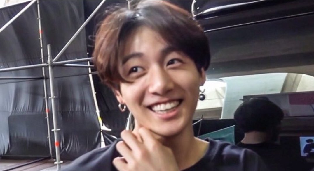 ariwbtss's tweet photo. Happy Bday to this man💜 Gracias por tanto, eres una persona increible. 

Happy Birthday Jungkook 
#WeBeginWithJungkook 
#JUNGKOOK #JungkookBirthday https://t.co/Fft7nVHL4U
