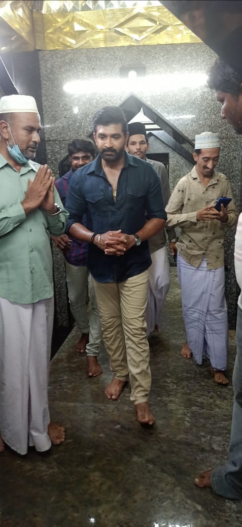 UdhayAVFan's tweet photo. சமத்துவ நாயகன் எங்கள் தலைவன் @arunvijayno1 😍😘
#AV33 #AVLove ❤
@AllIndiaAVfans
@DineshAVFan @aaamallovely @CUDDALOREAVFANS @AvfcKanchipuram @Hosuravfc @NamakkalAVfans https://t.co/oTB0boJJ5n