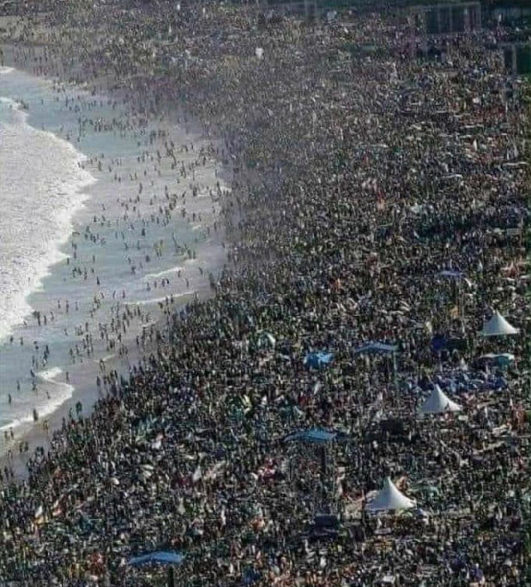 LAWGA's tweet image. صاحبي: 
اسمع...الكل لسه خايف من كورونا روح عالعقبه و ادعيلي...

العقبه: