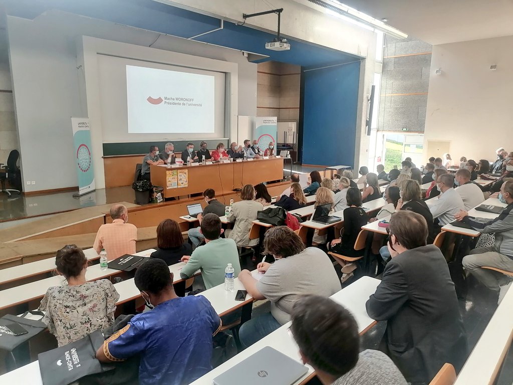 fc_univ's tweet photo. #Rentrée2021 @WoronoffMacha, présidente de l'université de Franche-Comté et les vice-présidents du conseil d'administration accueillent les nouveaux personnels !
Très bonne année universitaire 2021-2022 !

"Nous voulons construire une université du respect autour de valeurs." https://t.co/vOsSa7lTDe